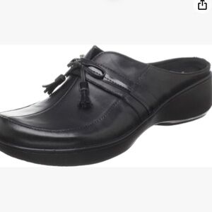 Black Easy Spirit Women's Abetti Mule